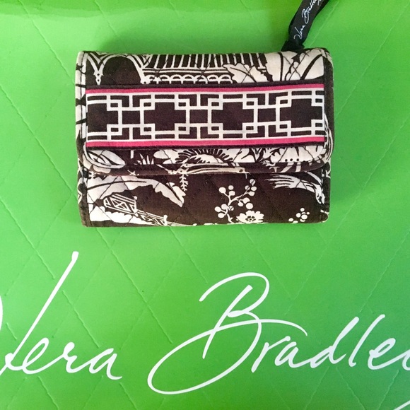 Vera Bradley multi compartment wallet - Picture 3 of 5